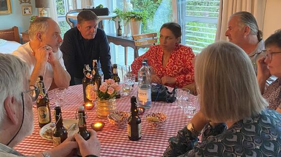 Hat sichtlich Freude am Gedankenaustausch: Rosa Hübner